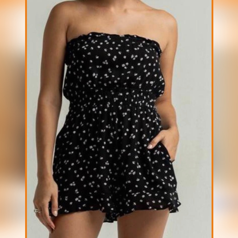 🌷Forever 21 Floral Black Romper Shorts, medium